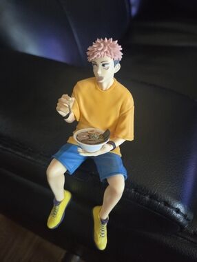 FuRyu Jujutsu Kaisen Yuji Itadori Noodle Stopper Figure